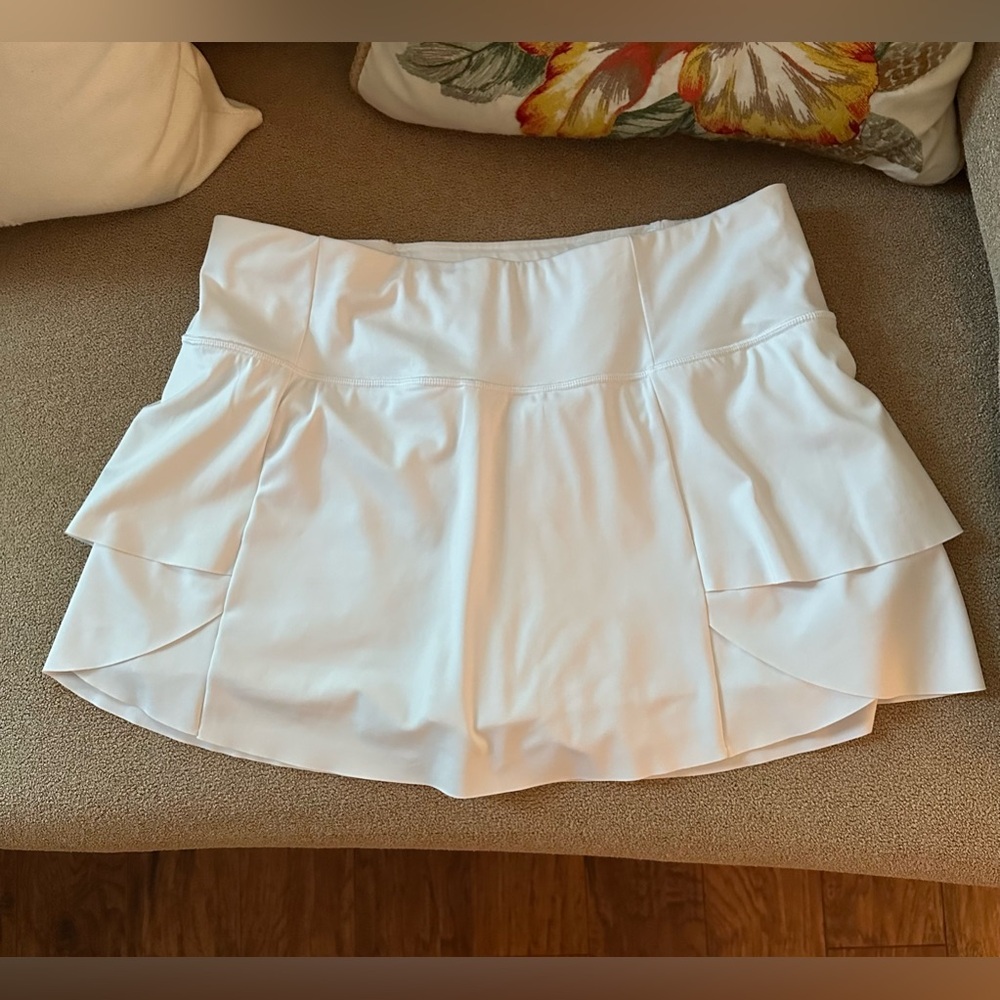 Athelta White tennis skirt medium
